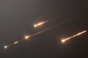 南宁伊朗以导弹齐射回应以色列的大规模袭击