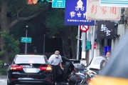 南宁台当局这个单位的公车，给了狗了