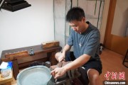 南宁成都“90后”小伙“十年磨一剑”：从爱好者到守艺人 传播中国文化